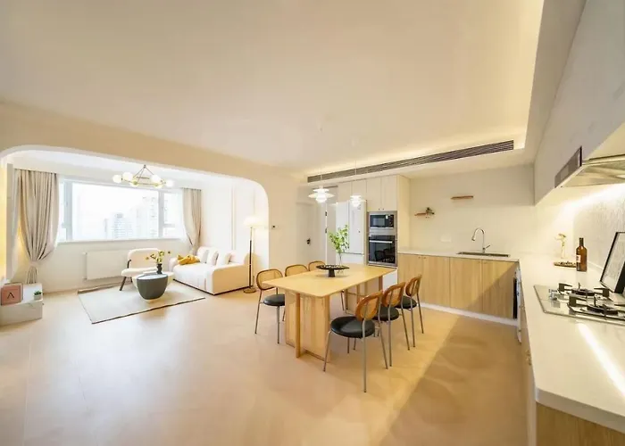 Warm Four Bedroom Apartment With Huangpu River View