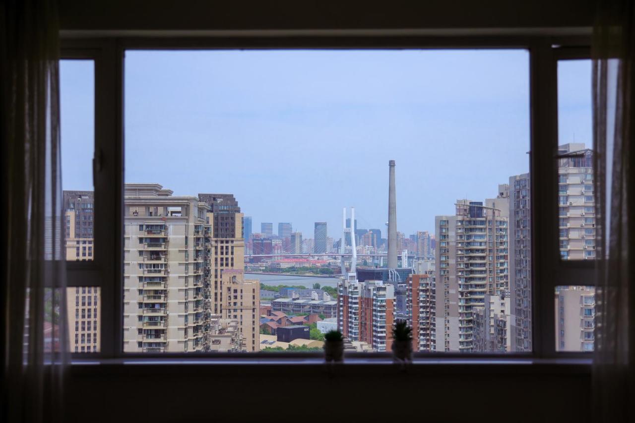 Apartemen Warm Four Bedroom With Huangpu River View Shanghai