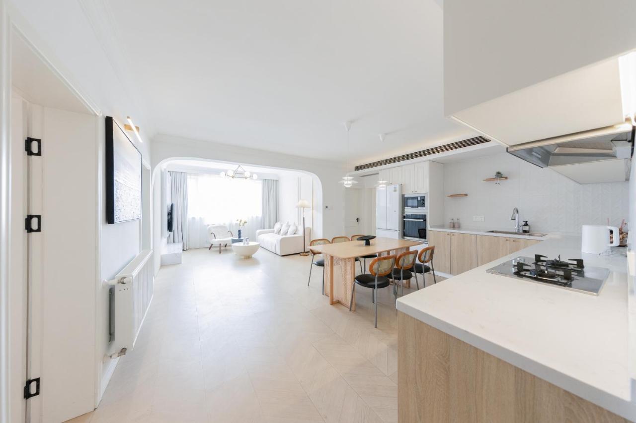 Warm Four Bedroom With Huangpu River View Apartemen