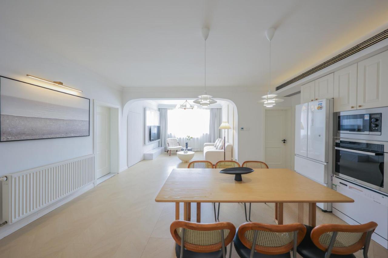 Apartemen Warm Four Bedroom With Huangpu River View Shanghai