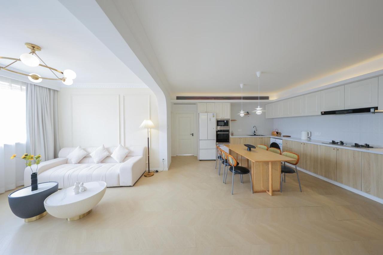 Căn hộ Warm Four Bedroom With Huangpu River View *