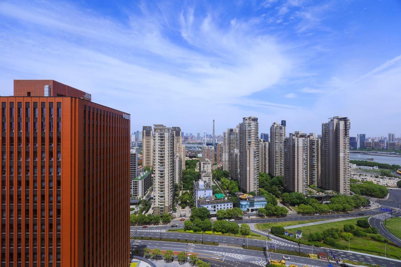 Căn hộ Warm Four Bedroom With Huangpu River View *